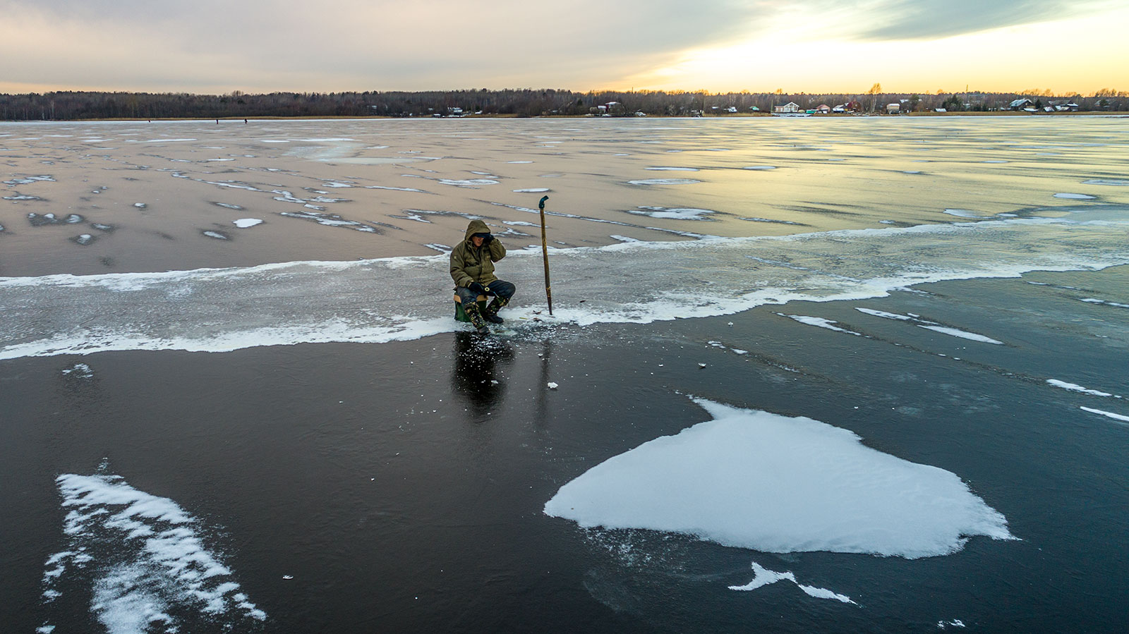 Первый лед на Ладожском озере
