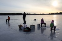 Зимняя рыбалка на озере Укшозеро. 15 марта 2013 года.