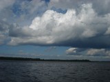 Облака над озером
