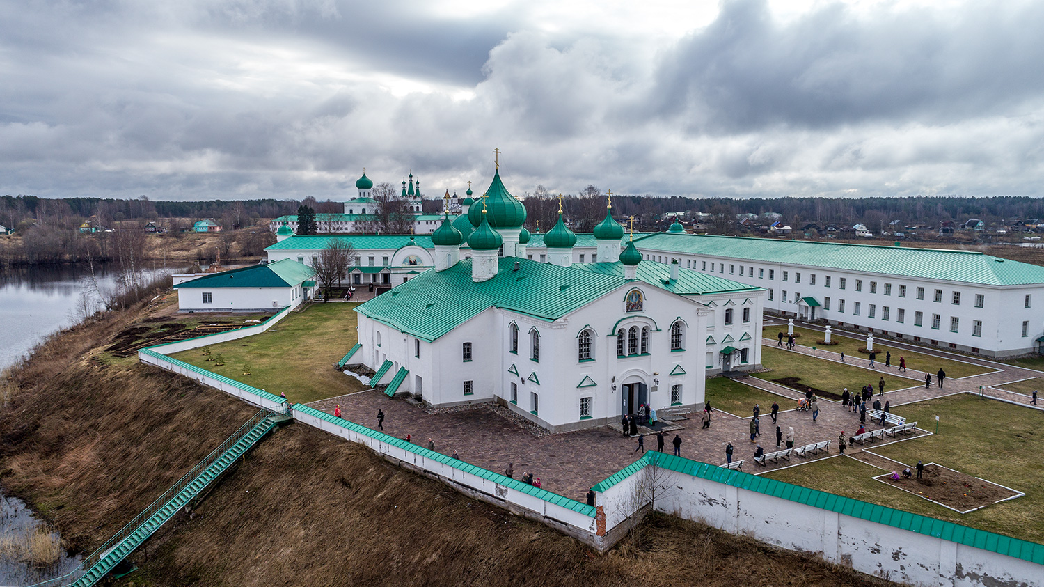 Свирский монастырь отзывы. Александро-Свирский монастырь. Александро Свирский мужской монастырь храм.