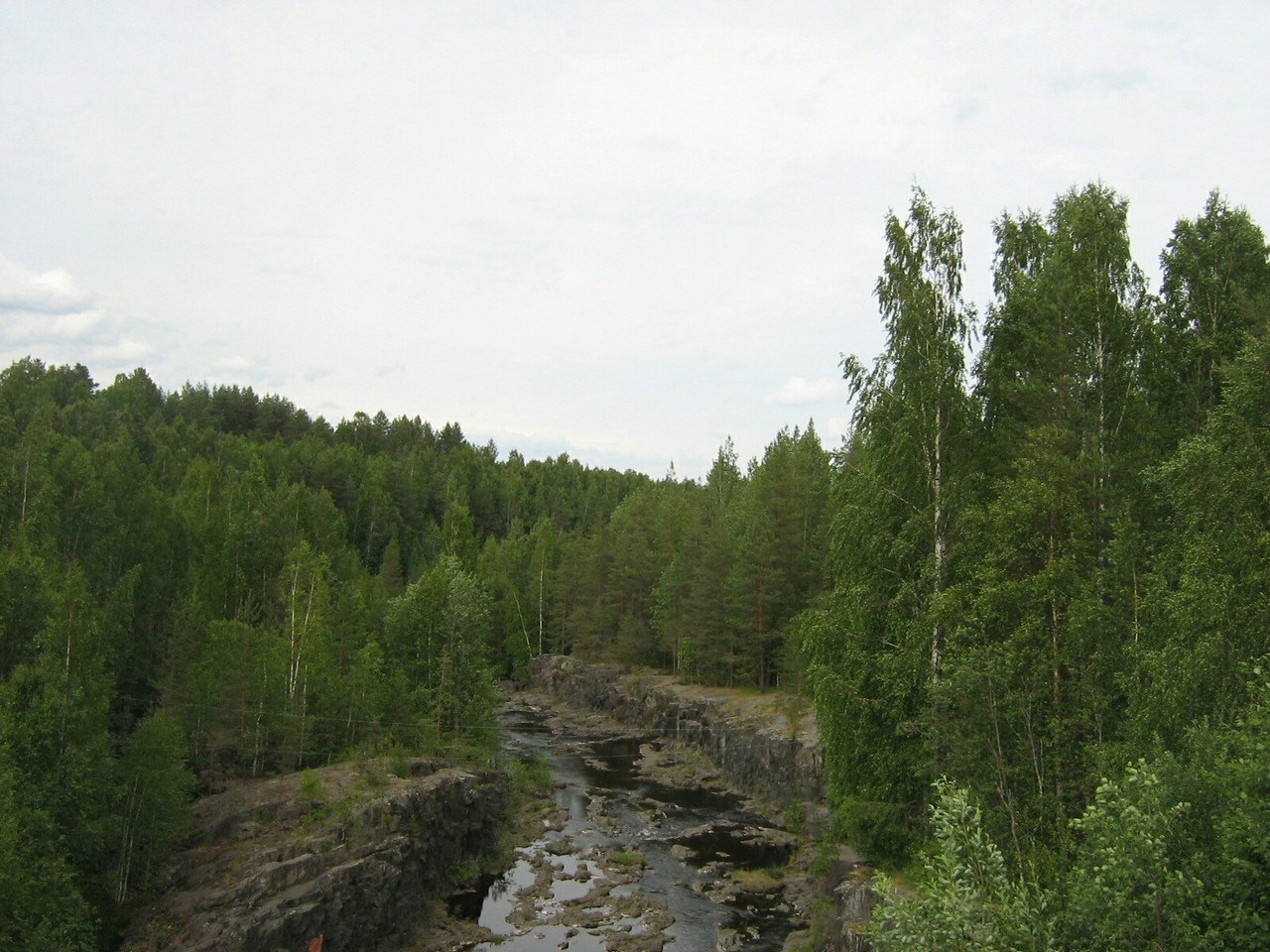 Суна это. Река малая суна Карелия рыбалка. Река суна рыбалка. Янишполе река суна. Плотина на реке суна.