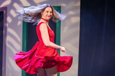 %AB%D2%F0%E0%EA%F2%E8%F0%F9%E8%F6%E0%BB%20%E8%EB%E8%20%AB%D5%EE%E7%FF%E9%EA%E0%20%E3%EE%F1%F2%E8%ED%E8%F6%FB%BB%20-%20%EF%F0%E5%EC%FC%E5%F0%E0%20%ED%E0%20%F1%F6%E5%ED%E5%20%CD%E0%F6%E8%EE%ED%E0%EB%FC%ED%EE%E3%EE%20%F2%E5%E0%F2%F0%E0%20%CA%E0%F0%E5%EB%E8%E8.